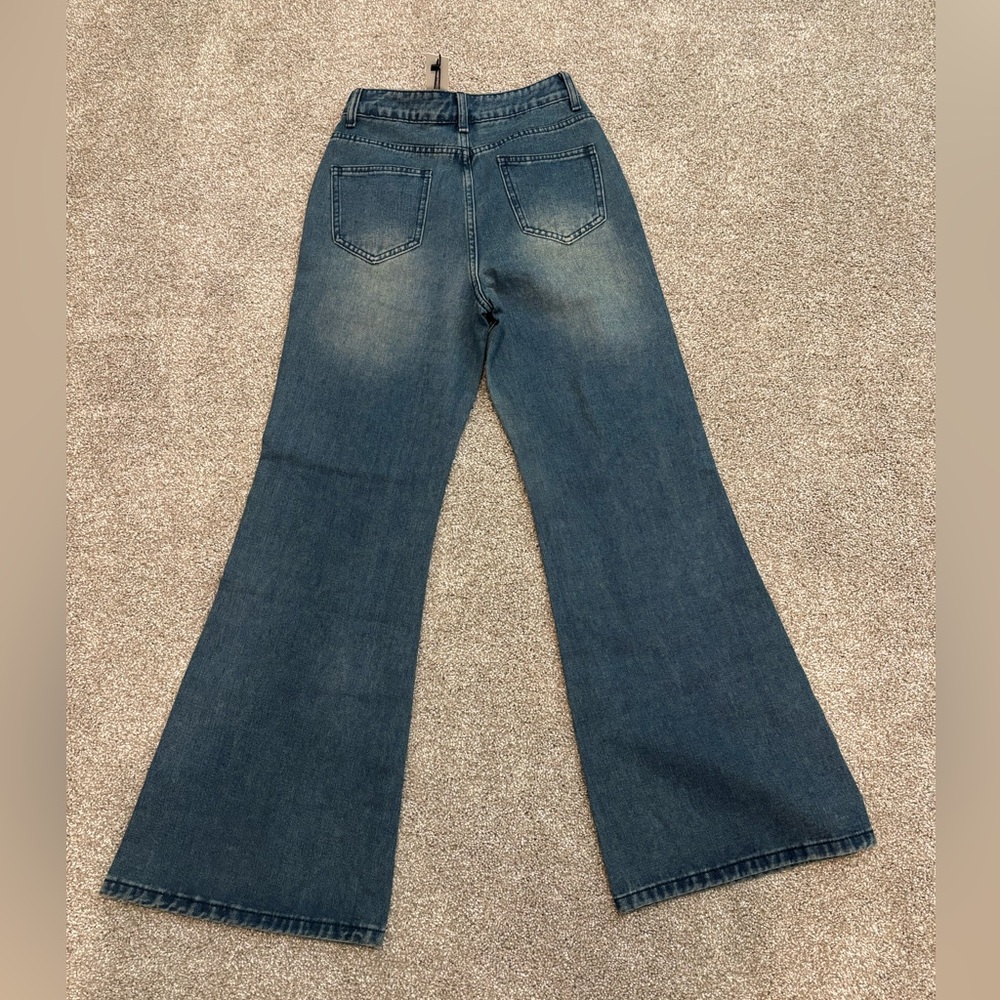 Commence Flares - Picture 4 of 8